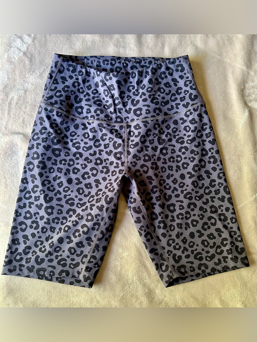High-Waist Leopard Print Bike Shorts - Gray
